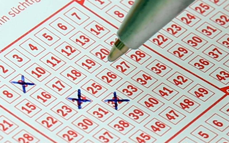 星空彩票娱乐场的香港六合彩投注类型及说明 2 香港六合彩是星空彩票娱乐场中常见的赌博游戏之一